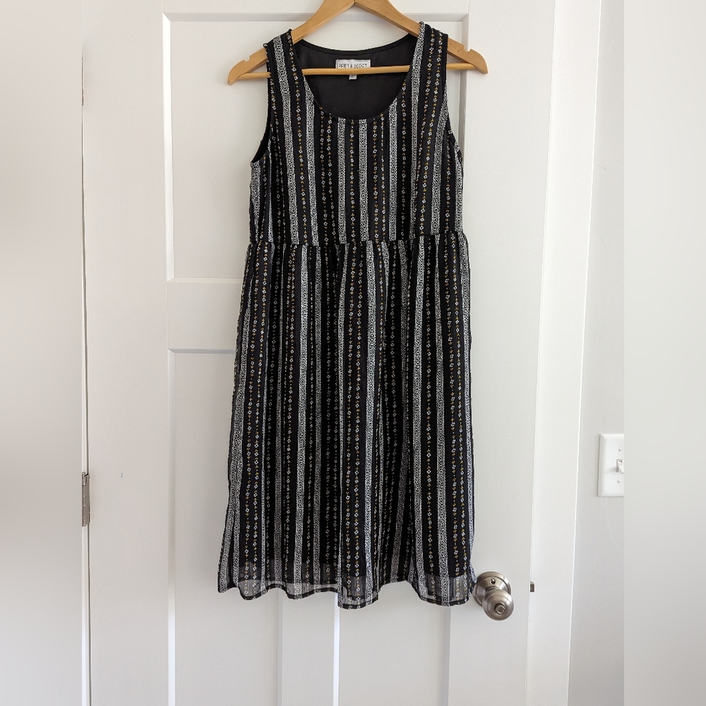 Knee Length Piper and Scoot Dress Size Small